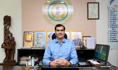 कलेक्टर रमेश कुमार शर्मा ने जिले के भीतर अन्य राज्य, जिलों से आकर गुड फैक्ट्री कारखानों, दुकानों, व्यवसायिक प्रतिष्ठानों में कार्य करने वाले कर्मचारियों, नौकरों, सेवक, सेविकाओं की सूचना संबंधित व्यवसायिक प्रतिष्ठान के मालिकों द्वारा निकटतम थाने में सत्यापन कराने जारी किया आदेश