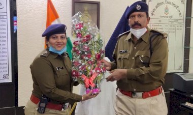 धमतरी : नवपदस्थ SP प्रशांत ठाकुर ने किया पदभार ग्रहण......जिले के पुलिस राजपत्रित अधिकारियों से लिए भौगोलिक पृष्ठभूमि व अन्य विषयों के लिए जानकारी...पढ़िए पूरी खबर