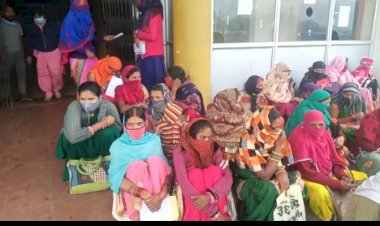 CG:बेमेतरा ब्लॉक के मितानिनों द्वारा जिला अस्पताल का किये घेराव...महिला नसबंदी को लेकर महिला डॉक्टर एवं स्टॉप की मनमानी रवैया से परेशान मितानिन ने किया जिला अस्पताल में हड़ताल ...पढिए पूरी खबर