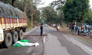 CGसड़क हादसा ब्रेकिंग : नगरी-धमतरी मुख्य मार्ग गुहाननाला के पास सायकिल सवार युवक को ट्रक ने रौंदा,....युवक की मौके पर ही मौत..... मौके पर पहुंची पुलिस.......