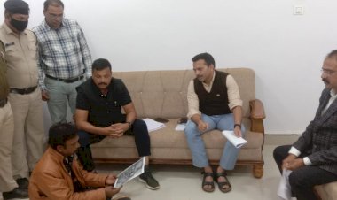 CG BEMETARA:इंदौर गैंग रेप काण्ड के फरार आरोपी विपिन भदौरीया को धारदार हथियार सहित बेमेतरा पुलिस धरदबोचा... आरोपी के विरूद्ध दो दर्जन अपराध कायम है