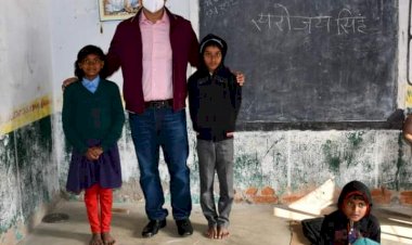 CG कलेक्टर हो तो ऐसा : फीस न भर पाने की वजह से छूटी थी इन दो छात्रों की पढ़ाई...जिला कलेक्टर ने कराया इन दोनों छात्रों को 'अंग्रेजी स्कूल' में शाला प्रवेश…..