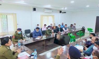 पुलिस अधीक्षक विवेक शुक्ला के निर्देशन में अतिरिक्त पुलिस अधीक्षक मेघा टेम्भुरकर साहू द्वारा समस्त बैंक प्रबंधको का पुलिस अधीक्षक कार्यालय के सभागार में सुरक्षा सम्बंधित लिया गया बैठक पढ़े पूरी खबर