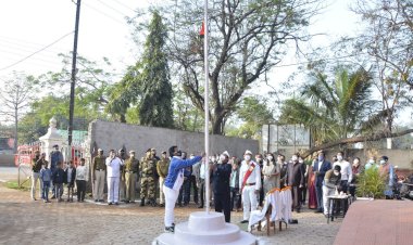 संभागायुक्त कार्यालय में ध्वजारोहण.....