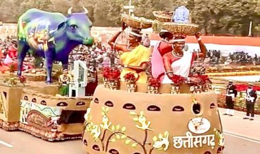 VIDEO- राजपथ पर दिखी CG के गाँव और गौठान की झांकी.... तालियों की गड़गड़ाहट से हजारों दर्शकों ने छत्तीसगढ़ की झांकी को सराहा.... लाखों दर्शकों का मन मोहा.... गोधन न्याय योजना की कामयाबी का साक्षी बना राजपथ.... देखें VIDEO........