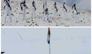 -40 डिग्री में भी जोश हाई VIDEO: ITBP जवानों ने माइनस 40°C में झंडा फहराया.... बर्फीली हवाओं के बीच भारत माता की जय की गूंज.... रुह कंपा देने वाली ठंड में गूंजा जन-गण-मन.... सीमा पर तिरंगा थामे हिमवीरों का जज्बा देख गर्व करेंगे आप.... देखें VIDEO में हिमवीरों का शौर्य.........