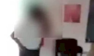 हेडमास्टर के खिलाफ दर्ज हुआ यौन शोषण का केस: स्कूली छात्रा को Kiss कर रहा था प्रिंसिपल.... छात्रा को Kiss करते हेडमास्टर का वीडियो वायरल.... POCSO एक्ट के तहत दर्ज हुआ केस.... छात्रा को KISS करने पर मचा बवाल.......