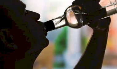 CG- शराबी युवक पर 17 हजार 500 का जुर्माना: शराब पीकर बाइक चलाते गया पकड़ा.... न लायसेंस, न नम्बर प्लेट.... हुज्जतबाजी करने लगा था युवक.... शराब के नशे में पुलिसकर्मी से बदतमीजी करना पड़ा भारी....