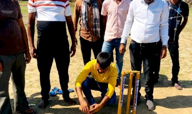 CG:साजा ब्लाक के परसबोड़ में क्रिकेट प्रतियोगिता का आयोजन..ब्लाक कांग्रेस कमेटी साजा के महामंत्री बादल सिंह लोधी ने किये उद्घाटन