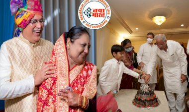 ...जब CM भूपेश बघेल ने काटा वेडिंग एनिवर्सरी का केक.... मौका भी था और दस्तूर भी.... सालगिरह पर राहुल ने कटवाया केक…. CM भूपेश बघेल ने ट्वीट की पत्नी के साथ वाली फोटो.... लिखी 'दिल की बात'…. देखें तस्वीरें......