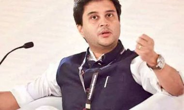 केंद्रीय मंत्री का CG दौरा आज: नागरिक उड्डयन मंत्री ज्योतिरादित्य सिंधिया का छत्तीसगढ़ प्रवास आज.... भाजपा ने राहुल को दिखाए थे काले झंडे.... अब कांग्रेस BJP के केंद्रीय नेताओं का करेगी विरोध.... सिंधिया से शुरुआत.... बजट समझाने रायपुर आ रहे हैं सिंधिया.... देखें मिनट टू मिनट शेड्यूल....