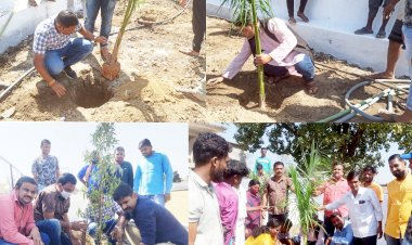 अधिकारीगण,सभी समाज के प्रमुख,वरिष्ट नागरिकों ने किया वृक्षारोपण..मैदान को सुंदर सुगम और स्वच्छ बनाने के लिए सभी ने शपत लिया