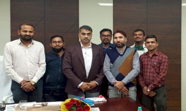 जनसंपर्क आयुक्त तथा मुख्य कार्यपालन अधिकारी छत्तीसगढ़ संवाद…दीपांशु काबरा को संवाद के कर्मचारियों ने दी जन्मदिन की बधाई….