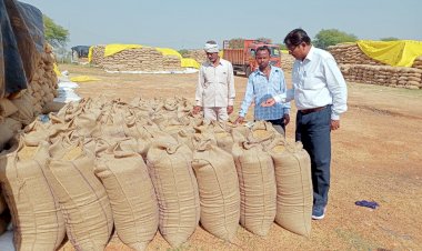 CG:बेमेतरा जिले मे 6.70 लाख मीट्रिक टन धान का उपार्जन...जिले के एक लाख 37 हजार किसानों ने बेचा समर्थन मूल्य पर धान...धान खरीदी की व्यवस्था से जिले के सभी कृषक भाई खुश है एवं समय पर राशि मिलने से किसानों मे उत्साह का माहौल है..सभी समितियों के धान खरीदी प्रभारियों को धान सुरक्षित रखने हेतु निर्देशित किया गया है.. पढिए पूरी खबर