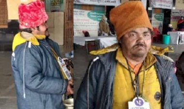 Digital Beggar: डिजिटल भिखारी देखकर रह जाएंगे दंग.... छुट्टे नहीं हैं का बहाना नहीं चलेगा... कहता है, 'बाबू जी ऑनलाइन पे कर दो'.... नकद नहीं Google Pay व Phone Pe सीधे खाते में लेता है भीख.... खुद को बताता है मोदी का फैन और बताता है लालू का बेटा.......