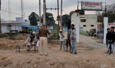 लखनपुर पुलिस के द्वारा वाहन जांच अभियान चलाया गया।