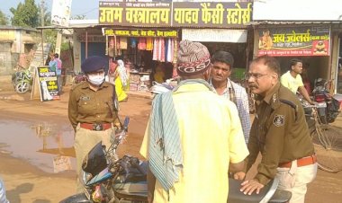 CG BEMETARA:देवरबीजा में दिनदहाड़े लाखों रुपये की उठाईगिरी ..ज़िला सहकारी कैंद्रीय बैंक से निकालकर गाड़ी के डिग्गी में  रखने के चंद मिनटों बाद एक लाख रुपया पार..सुचना मिलने पर बेमेतरा SDOP शर्मा एवं टीम पहुंचे..बेमेतरा सिटी कोतवाली का मामला