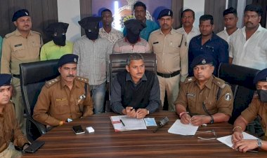 CG- खौफनाक मर्डर का खुलासा: नपुंसक कहा तो प्राइवेट पार्ट को पत्थर से कुचला... शराब के नशे में दोस्त की मर्दानगी पर उठाये सवाल.... कहा, तेरा बच्चा क्यों नहीं हो रहा है.... नाराज दोस्त ने पत्थरों से सिर कुचला.... प्राइवेट पार्ट पर भी किया वार.... लाश के कपड़े उतार दिये.... 3 गिरफ्तार......