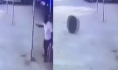 भयानक एक्सीडेंट VIDEO: मौत को छूकर जिंदा लौटा शख्स.... मौत को छूकर ये शख्स निकला बाहर.... देखकर दंग रह जाएंगे आप.... देखें VIDEO.......