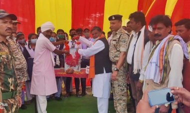 पुलिस ने मनाया भूमकाल दिवस: नारायणपुर जिला के सभी पुलिस थाना क्षेतान्तर्गत जवानों ने अमर शहीद गुण्डाधुर को किया श्रद्धासुमन अर्पित…