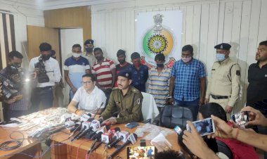 CG- चोरियों का खुलासा: 11 चोरों को पुलिस ने पकड़ा.... चोरों ने सूने मकान और ज्वेलरी शॉप को बनाया था निशाना.... गहनों की चोरी करते और सराफा व्यापारी को बेच देते थे.... 6 अंतर्राज्यीय आरोपी और 2 क्रेताओं सहित 11 गिरफ्तार.....