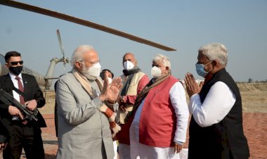 प्रधानमंत्री मोदी ने अग्रवाल से मिलकर भीलवाड़ा जिले के हाल-चाल व कुशलक्षेम पूछी