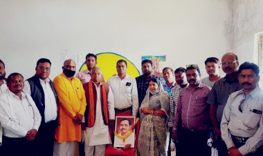 ब्रेकिंग न्यूज़: भाजपा मंडल द्वारा सांसद आदर्श ग्राम में एकात्म मानववाद व अंत्योदय के प्रणेता पण्डित दीनदयाल उपाध्याय जी की पुण्यतिथि को समर्पण दिवस के रूप में मनाया गया....... सभी पदाधिकारी एवं कार्यकर्ता रहें उपस्थित......