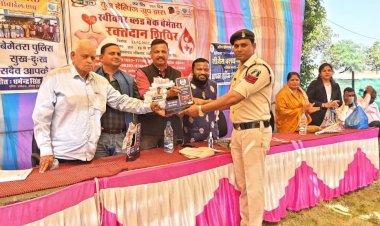 CG:बेमेतरा पुलिस ने सामुदायिक पुलिसिंग के तहत सामाजिक कार्यकर्ताओं की टीम के साथ मिलकर..महिला सुरक्षा एप्स, व रक्तदान शिविर का रांका में किये आयोजन...रक्तदाताओं को बेमेतरा SP ने प्रशस्तिपत्र देकर सम्मान किये