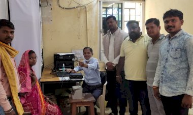 CG BEMETARA:साजा तहसील परिसर में आधारकार्ड कार्ड बनाने का कार्य हुआ शुरू...युवा कांग्रेस के जिला उपाध्यक्ष डेनिस यादव ने  कृषि मंत्री का जताया आभार