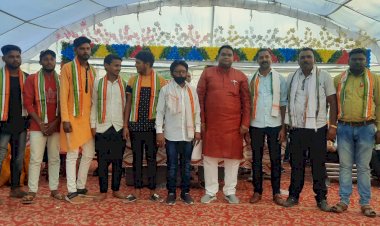 CG BEMETARA:कांग्रेस सरकार और संसदीय सचिव पर जताया भरोसा 2 सौ भाजपा कार्यकर्ताओं ने किया कांग्रेस प्रवेश...गोंडवाना समाज के लिए सामुदायिक भवन के लिए  10 लाख ,कबीर कुटी के लिए 1 लाख 50 हजार और 5 लाख रुपये सीसी रोड निर्माण वा 6 लाख रंगमंच के लिए  घोषणा किया