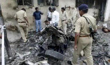 साल 2008 में गुजरात (Gujarat) के अहमदाबाद (Ahmedabad)  49 अभियुक्तों में से 38 लोगों को फांसी की सजा सुनाई गई है. बाकी 11 दोषियों को उम्र कैद हुई है।