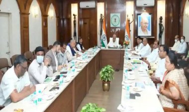 सीएम बघेल कैबिनेट की बैठक में पंद्रह बिंदुओं पर चर्चा की गई. विस्तृत जानकारी के लिए पढ़िए पूरी रिपोर्ट...छत्तीसगढ़ ।