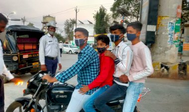 CG ब्रेकिंग: 400 लोगों पर पुलिस का एक्शन.... 100 गाड़ियां जब्त.... कट मारकर या तीन-चार लड़कों को लादकर बाइक चलाने वालों पर कार्रवाई.....