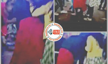 CG- प्रेमी के लिए दो लड़कियों में जमकर मारपीट VIDEO: भरे मेले में बॉयफ्रेंड के लिए दो लड़कियों के बीच खूब हुई मारपीट.... एक-दूसरे के नोचे बाल.... लात-घूंंसे भी चले.... तमाशा देखते रहे लोग.... देखें वायरल VIDEO.....