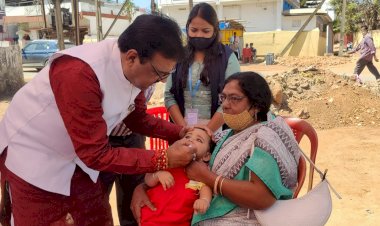 संसदीय सचिव रेखचंद जैन ने पल्स पोलियों की दवा पिलाकर किया अभियान का शुभारंभ