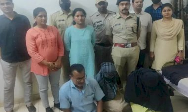 CG- सेक्स रैकेट का भंडाफोड़: 2 युवतियों के साथ कारोबारी पकड़ाया आपत्तिजनक हालत में.... रिहायशी इलाके में चल रहे सेक्स रैकेट का पर्दाफाश.... पीटा एक्ट के तहत कार्रवाई.... 2 महिला सहित 3 गिरफ्तार....