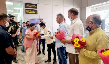 महामहिम राज्यपाल सुश्री अनुसुइया उइके जी का स्वागत करते हुए भाजपा पदाधिकारी गण