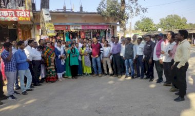 पुरानी पेंशन लागू होने की घोषणा सुनते ही हुई आतिशबाजी और मनी अबीर गुलाल की होली....