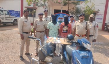 CG- स्प्रे गैंग के शातिर गिरफ्तार: चेहरे में स्प्रे छिड़क कर लूट.... जो पुलिस टीम तलाश रही थी.... उनकी ही गाड़ी को किया ओवरटेक.... 2 पकड़े गए.... चेहरे में स्प्रे छिड़क और मारपीट कर देते थे लूट की घटनाओं को अंजाम.....
