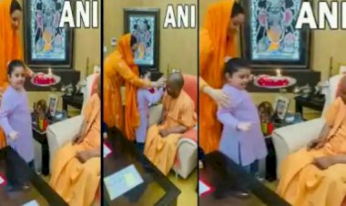भाजपा नेता अपर्णा यादव अपनी प्यारी सी बेटी के साथ योगी आदित्यनाथ से मिलने उनके आवास पहुंची और पूर्व सीएम मुलायम सिंह यादव के पोती ने सीएम योगी का किया राजतिलक।