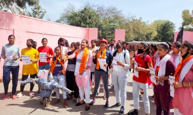 एबीवीपी ने कैबिनेट मंत्री धारीवाल का पुतला जलाकर किया विरोध प्रदर्शन