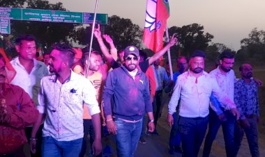 चार राज्यो में प्रचंड जीत के बाद भाजपा भैयाथान में मनाया गया जश्न ...  आतिशबाजी कर निकाली रैली ...होली दीवाली जैसा दिख दृश्य...