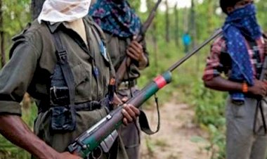 डीआरजी जवान और नक्सलियों के बीच मुठभेड़...मुठभेड़ में दो जवानों को मामूली चोटें आई...घटनास्थल पर स्वयं पुलिस कप्तान सुनील शर्मा मौजूद