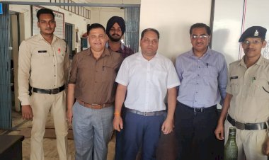 CG- 3 असिस्टेंट टीचर अरेस्ट: प्राचार्य ने की फांसी लगाकर आत्महत्या.... ट्रांसफर कराने की देते थे धमकी..... प्राचार्य को मानसिक रूप से प्रताड़ित कर आत्महत्या के लिए उकसाने वाले 3 सहायक अध्यापक गिरफ्तार......