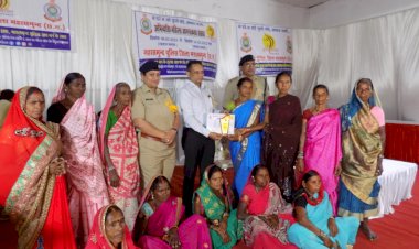 सात दिवसीय अभिव्यक्ति महिला सुरक्षा जागरूकता कार्यक्रम का हुआ समापन छात्र-छात्राओं ने रंगोली, निबंध, चित्रकला के माध्यम से व्यक्त की महिला सुरक्षा के प्रति अभिव्यक्ति पढ़े पूरी खबर