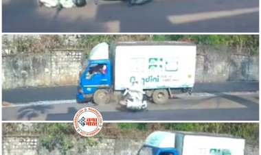 OMG VIDEO: स्कूटी सवार महिला को ट्रक ने मारी भीषण टक्कर.... ट्रक की भीषण टक्कर के बाद कुछ ही सेकंड में खड़ी हुई महिला.... चमत्कार देख यकीन नहीं कर पाएंगे आप.... बाल-बाल बची स्कूटी सवार महिला.... देखें VIDEO.....