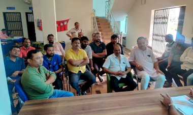 चैंबर ऑफ कॉमर्स एंड इंडस्ट्रीज के सरगुजा जिले के महामंत्री ने होली की दी बधाई।