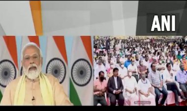 'मातृभूमि' के शताब्दी समारोह में देश के मीडिया की जमकर तारीफ की। उन्होंने कहा, 'मैंने देखा है कि मीडिया कितना सकारात्मक प्रभाव समाज में ला सकता है : पीएम मोदी।