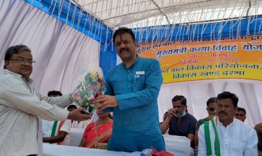 संसदीय सचिव एवं विधायक चित्रकोट मुख्यमंत्री कन्या विवाह ग्राम चितापुर ब्लाक दरभा में हुए शामिल