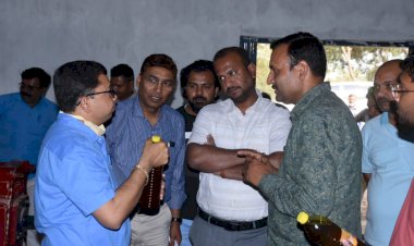 गोठान में बन रहे शुद्ध सरसों के तेल सरगुजा नैचुरल्स को मिल रही पहचान